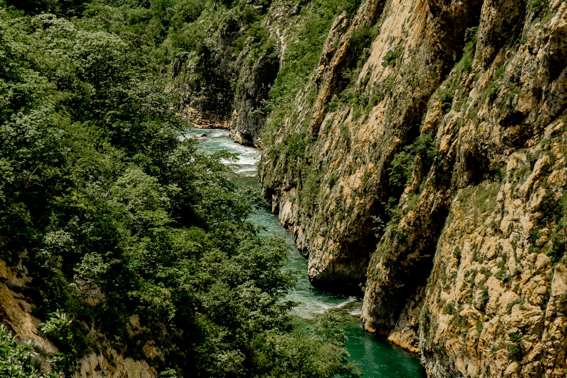 The Morača Canyon Road