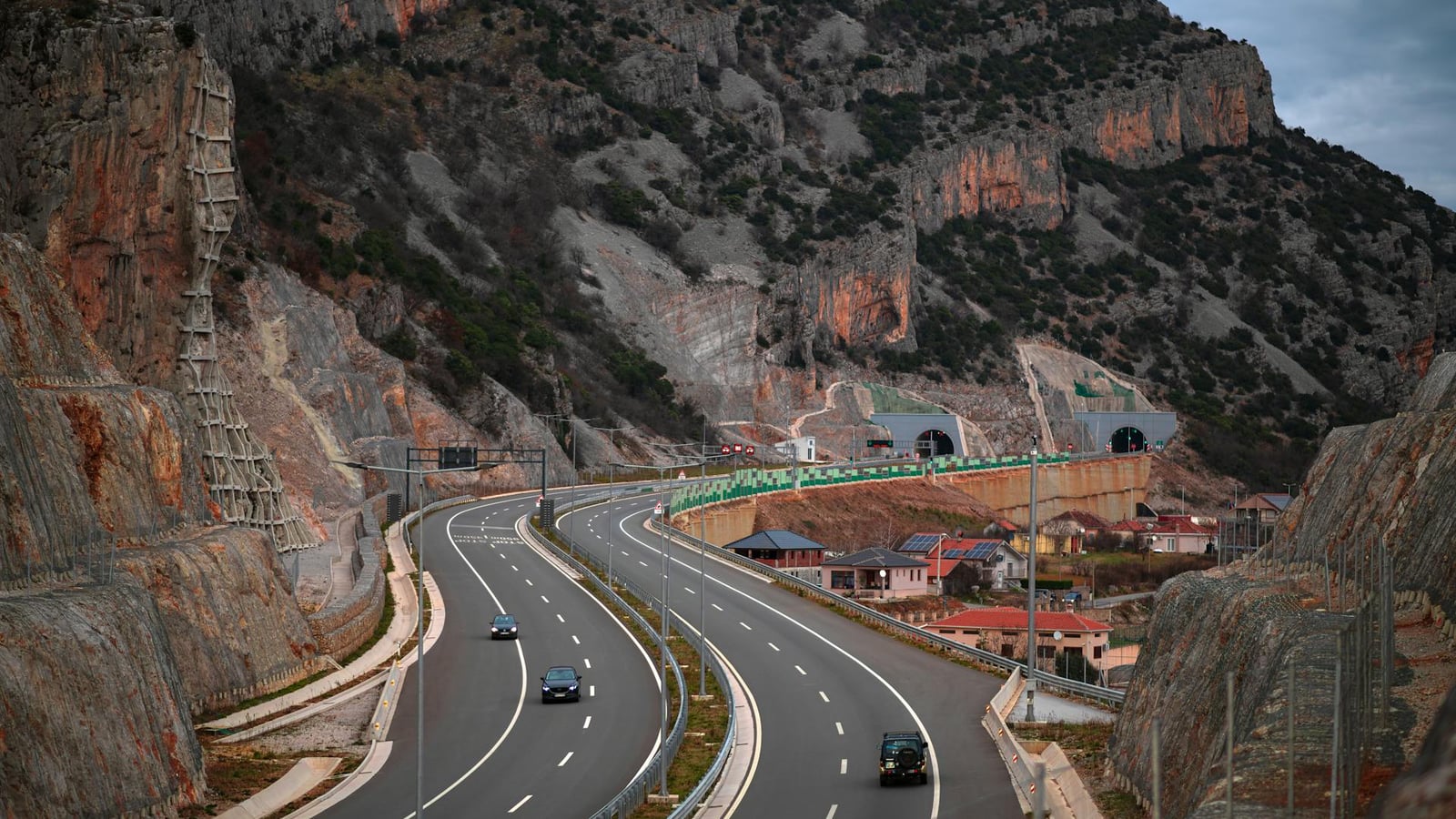 Smokovac motorway through the canyon